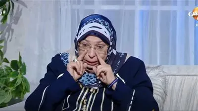  داعية تبكي على الهواء لهذا السبب (فيديو)