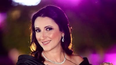 بالتعاون مع عالمة مصريات.. أميرة سليم تطرح أغنية رومانسية في موسم الأعياد 