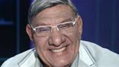 بملامح حزينة..نجوم الفن يؤدون واجب العزاء في الراحل مفيد فوزي