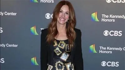 فكرة لا تموت.. جوليا روبرتس تقلد إطلالة هند عاكف في افتتاح مهرجان القاهرة السينمائي 