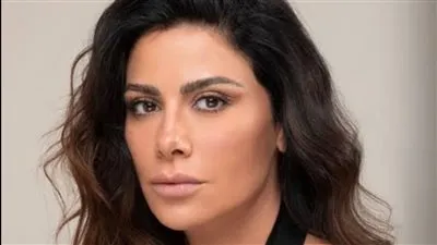 صبا مبارك: أنا في البيت تافهة وبتخانق مع أختي وأعيط 