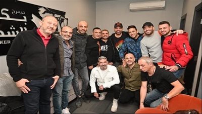نجوم المزيكا يدعمون أيمن بهجت قمر بحضور عرض مسرحية 