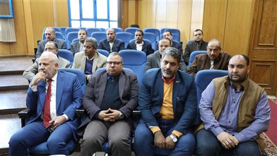 محافظ المنيا يناقش مشروع تطوير وتعزيز الهوية البصرية الجديدة