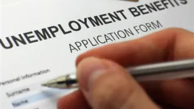 طلبات إعانة البطالة الأمريكية تهبط بأكثر من المتوقع الأسبوع الماضي