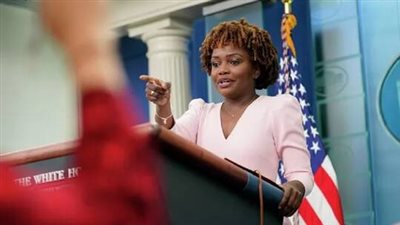 بعد مشادة.. المتحدثة باسم البيت الأبيض ترفض الإجابة عن سؤال وتغادر قاعة المؤتمر 