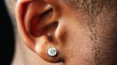 عز الأسطول عن ارتداء الرجال الحلق: 