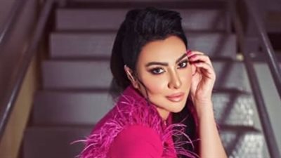 ميرهان حسين تروج لحلقتها في 