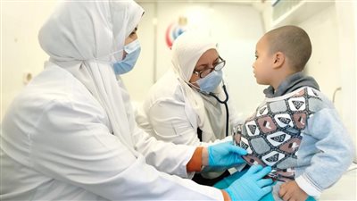 صحة المنيا تقدم الخدمات الطبية لـ 2055 حالة خلال قافلة بقرية دمشاو هاشم
