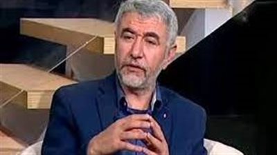 استشاري طب نفسي: السوشيال ميديا سبب انتشار ألعاب تحديات الموت في المدارس