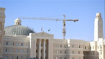 الخشت يتابع الموقف التنفيذي للإنشاءات والتشطيبات النهائية بجامعة القاهرة الدولية