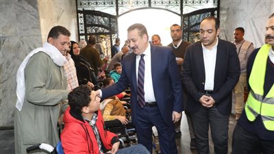 محافـظ المنوفية يسلم كراسي كهربائية ومتحركة لذوي الهمم 