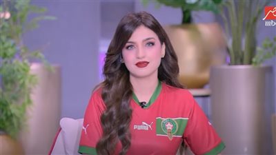 ياسمين عز مرتدية تيشرت المنتخب المغربي: 