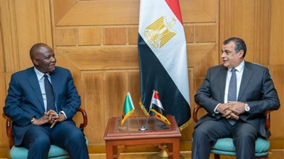 وزير الإنتاج الحربي يبحث مع وزير العلوم الزامبي وغرفة صناعة تكنولوجيا المعلومات سبل التعاون 