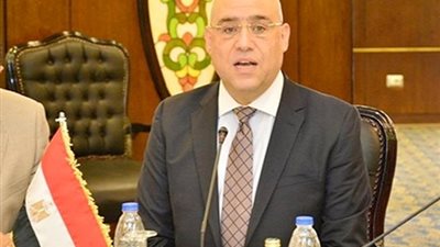 وزير الإسكان لـ 