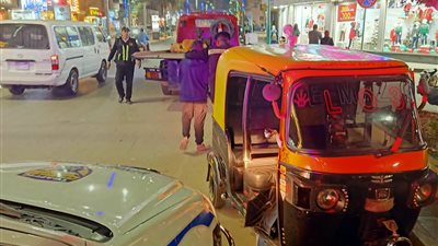 سحب مركبات التوك توك من الميادين والشوارع الرئيسية والحيوية بعاصمة المنوفية