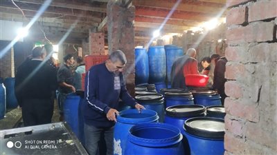ضبط مخزن يقوم بتصنيع المخللات دون ترخيص بمدينة المطرية