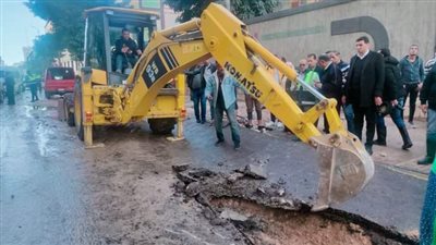 تهشم ماسورة مياه شرب في كوم الدكة بالإسكندرية (صور)