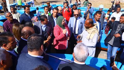 وزيرة التضامن ومحافظ الأقصر يشهدان احتفالية صناع الخير وإي فاينانس بافتتاح قرية الفارسية بإسنا 