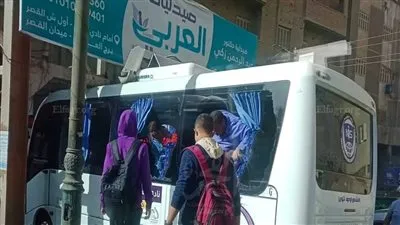 إصابات بين جماهير المنصورة بسبب انحشار أتوبيس بمطلع كوبري في المنوفية