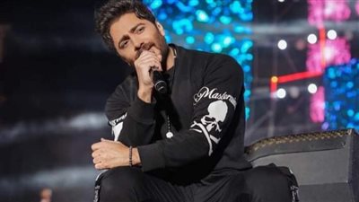 فنان بدرجة أخ.. تامر حسني مستمر في تحقيق أحلام جمهوره 