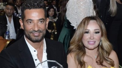 عمرو سعد يخطف الأنظار برفقة زوجته شيماء فوزي على ريد كاربت مهرجان 