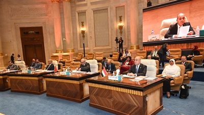 وزير الإسكان يتسلم رئاسة الدورة الـ39 لمجلس وزراء الإسكان والتعمير العرب