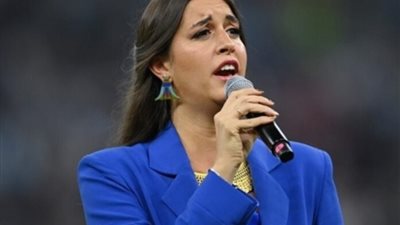 السوبرانو المصرية فرح الديباني تشدو النشيد الوطني الفرنسي قبل مباراة ختام المونديال