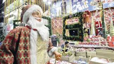 بعد اقتراب رأس السنة.. تعرف على أسعار زينة الكريسماس بالمنيا