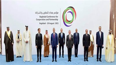 بمشاركة السيسي.. صورة تذكارية للرؤساء والمشاركين في مؤتمر بغداد للتعاون