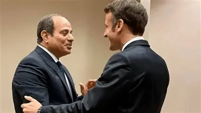 عاجل.. الرئيس السيسي يلتقي بنظيره الفرنسي على هامش 