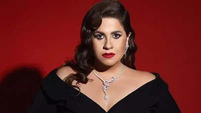 إنجي وجدان تقدم واجب العزاء في والدة تارا عماد