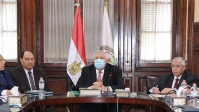 اجتماع هام لوزير الزراعة لبحث ملاحظات جلسة البرلمان وتنفيذ مخرجات المؤتمر الاقتصادي وقمة المناخ 