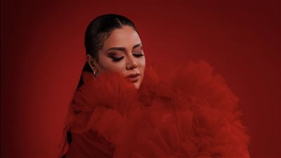 بالأحمر.. رانيا يوسف تحتفل برأس السنة 