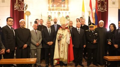 محافظ القاهرة يشارك في احتفال بطريركية الأرمن الكاثوليك بعيد ميلاد السيد المسيح (صور)