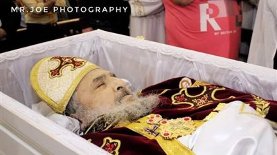 صلاة جنازة شيخ كهنة الظاهر بحضور مطران و3 أساقفة