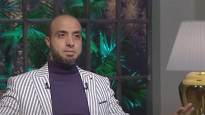 أزهري: إلقاء الزوج مالا على زوجته وهي ترقص له غير مقبول شرعا (فيديو)