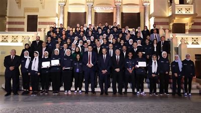 وزير الاتصالات يشهد احتفالية تخريج طلاب مدارس 