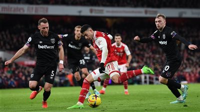 بريمونتادا مُثيرة.. أرسنال يحقق فوزًا صعبًا على وست هام ويواصل صدارة الدوري الإنجليزي