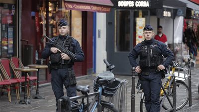 فرانس برس: توجيه تهم القتل على أساس عنصري للمشتبه به في هجوم باريس