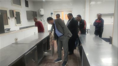 رئيس جامعة حلوان يتفقد مطبخ كلية السياحة والفنادق عقب تجديده وتطويره