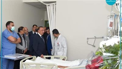 محافظ الإسكندرية يزور مشجع نادي الاتحاد المصاب في المستشفى (صور)