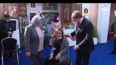 السيسي لفتاة من ذوي الهمم: 