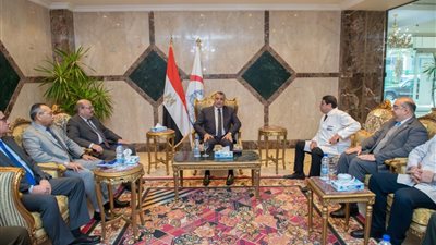 وزير الإنتاج الحربي: تطوير المركز الطبي يستهدف خدمة العاملين بالوزارة في المقام الأول