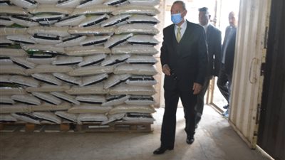 محافظ القليوبية يتابع الأسواق التجارية ومخازن تعبئه الأرز 