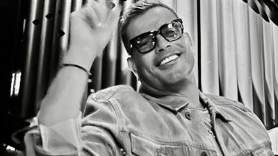 الهضبة عمرو دياب يطرح برومو أغنيته الجديدة “سينجل” 