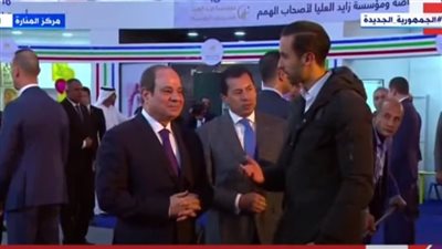 السيسي يقوم بجولة تفقدية بمعرض 