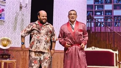 بعد عرضها لأول مرة في مصر إشادات نقدية لمحمد عبد الرحمن عن دوره في مسرحية 