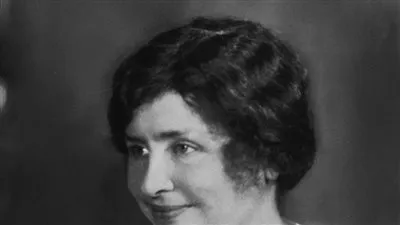 هيلين كلير.. من هي ملهمة رؤساء أمريكا التي تحدت فقدان البصر والسمع؟