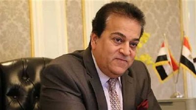 عاجل.. وزير الصحة يستجيب لعلاج طفل من مرض مزمن