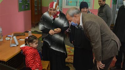 محافظ القليوبية يتفقد إدارات الديوان العام لتقديم التهنئة للموظفين بالعام الجديد